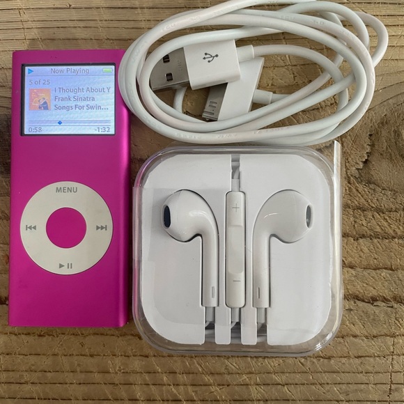 - Apple iPod Nano 2nd Generation 4gb Pink New cable and earbuds - Picture 2 of 7